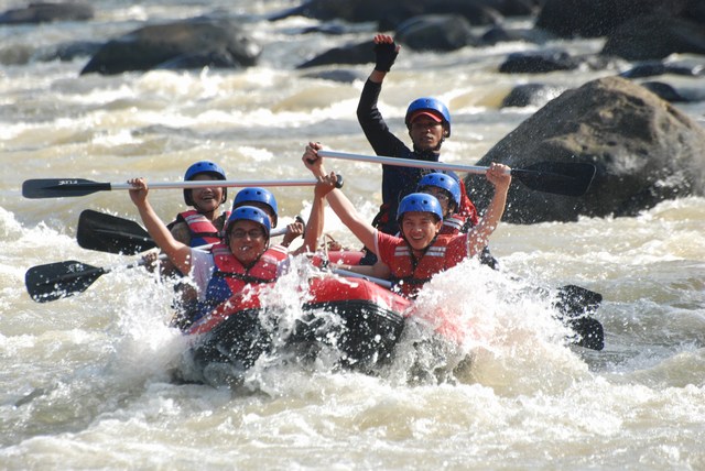 Arung Jeram dan Outbound di Citarik