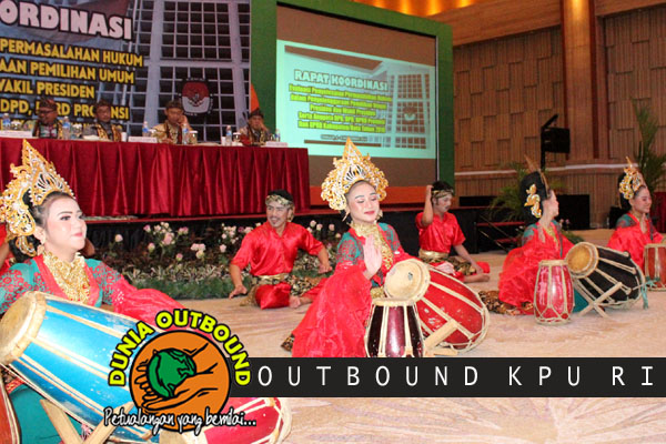 TTarian Tradisional peserta Outbound KPU