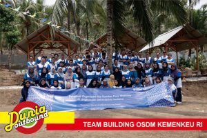 contoh paket outbound, photo bersama peserta outbound kemenkeu