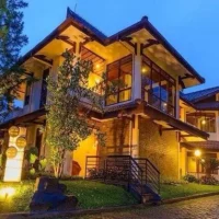 Perbandingan Hotel untuk Outbound di Lembang: Putri Gunung vs Sari Ater